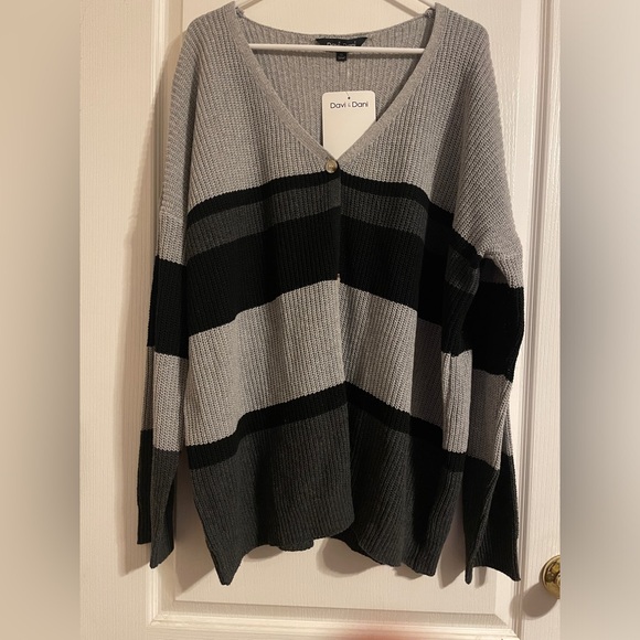 NWT Davi and Dani Plus Gray and Black Striped‎ Cardigan Sweater Size 1X - Picture 1 of 7